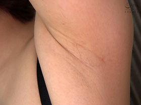 素人娘の全裸図鑑30　今時の女の子12名が恥らいながら脱衣していく様子をじっくり撮影した、変態紳士のためのヘアヌードコレクション　サンプル画像12